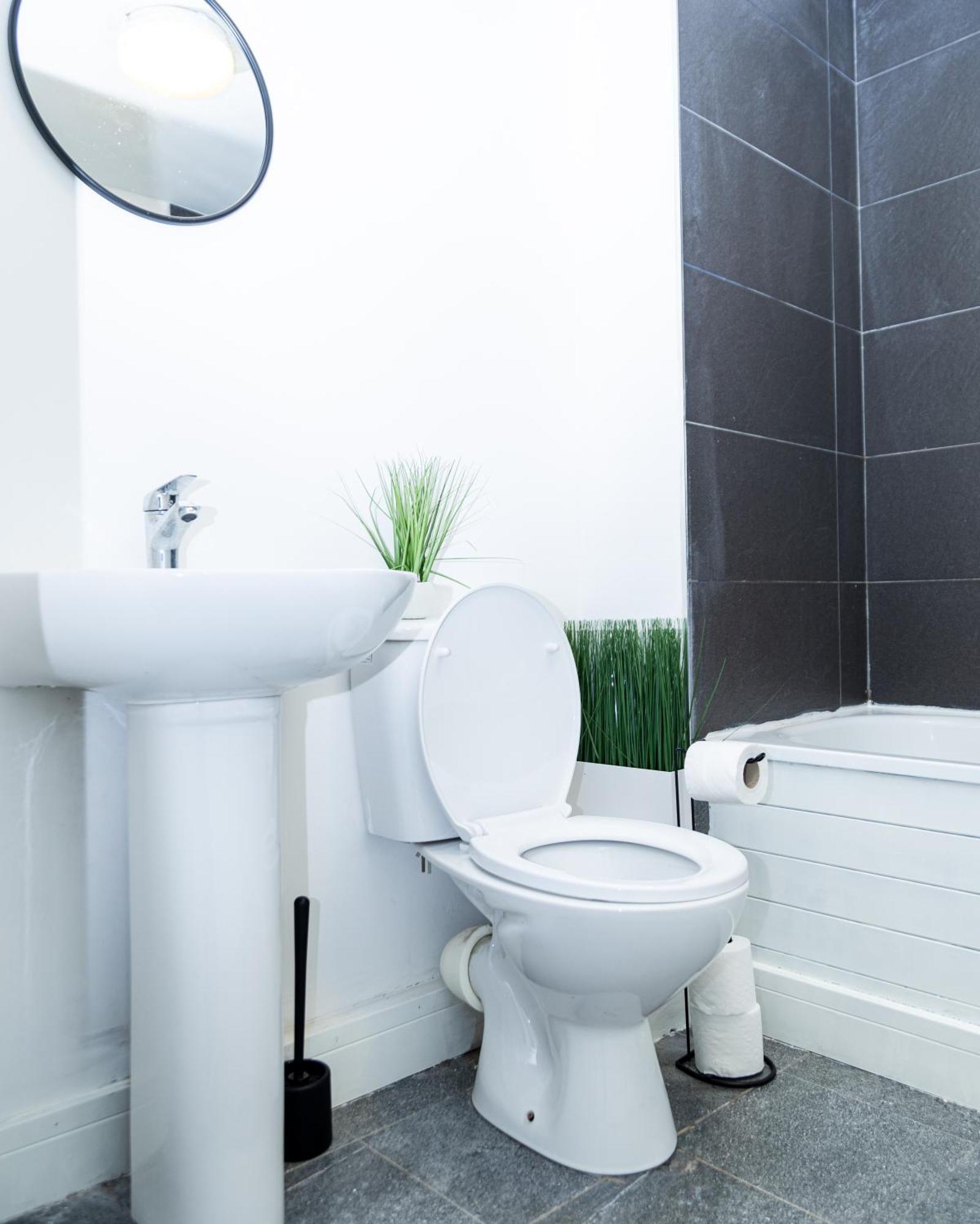 Spacious Ground Floor Apt Near Old Trafford Stadium Manchester Eksteriør bilde